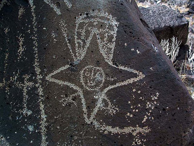 Petroglyph National Monument - By Jerry Willis from Tome´, NM, United States of America - Rinconada0031 Star BeingUploaded by PDTillman, CC BY-SA 2.0, https://commons.wikimedia.org/w/index.php?curid=12062293