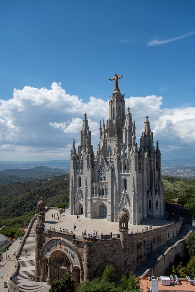 Temple Expiatori del Sagrat Cor - Photo by nader saremi on Unsplash